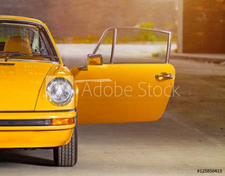 Bild på Oldtimer orange roter Sportwagen Rennauto siebziger Jahre